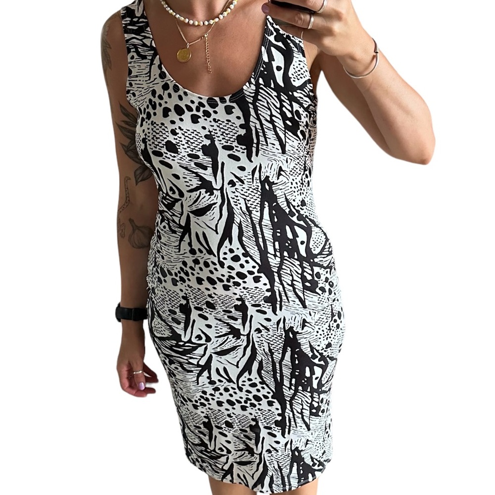 Love J Body Fitting Graphic Dress Very Stretchy Soft Fits Medium to L